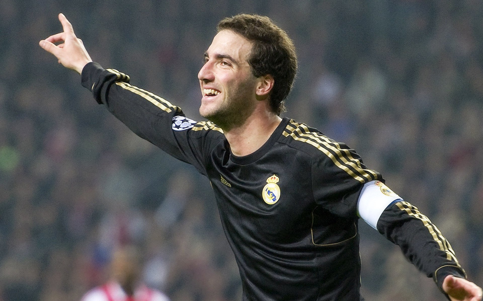 英雄联盟校园赛火热进行中，校园电竞热潮不断，校园电竞联盟比赛视频